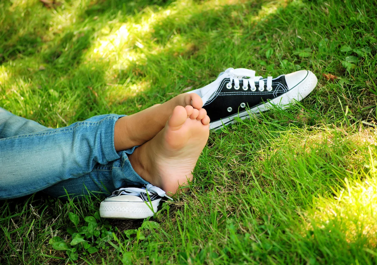 Adolescenti e piedi che puzzano